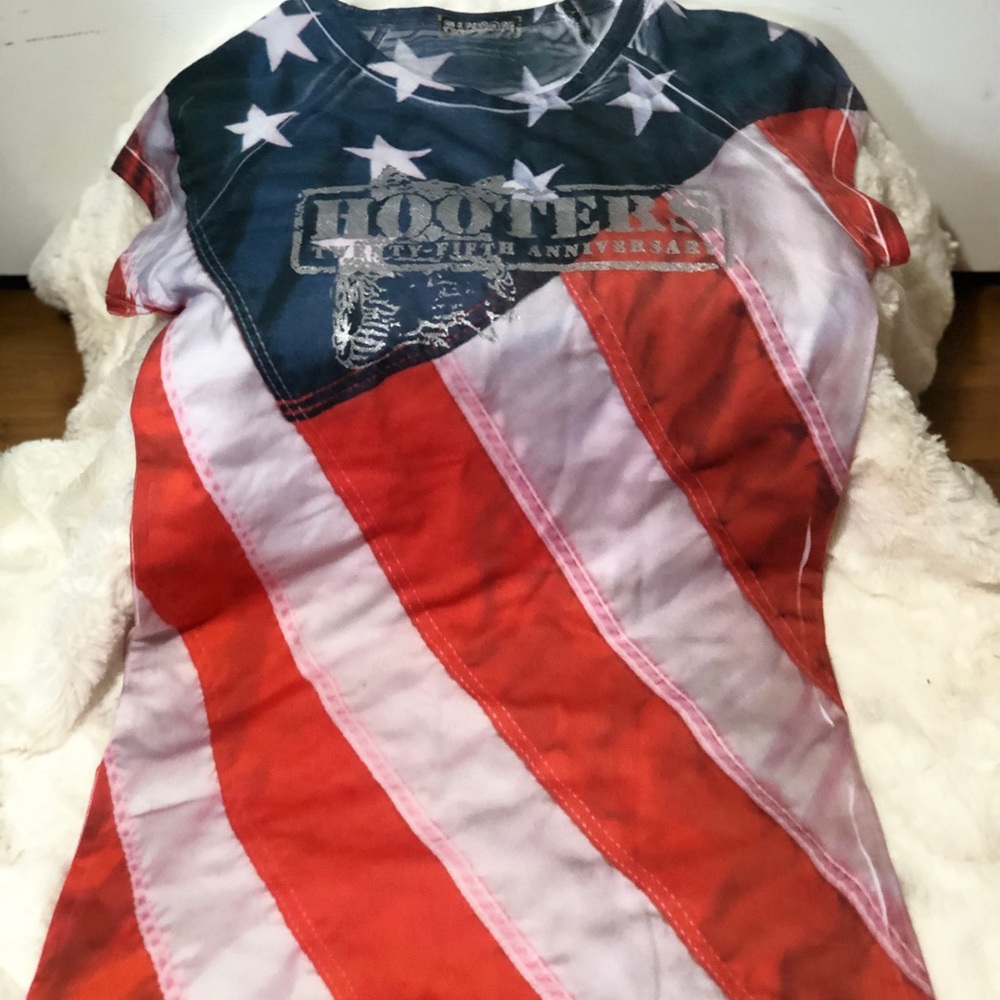 Hooters 25th anniversary American flag shirt 🦉